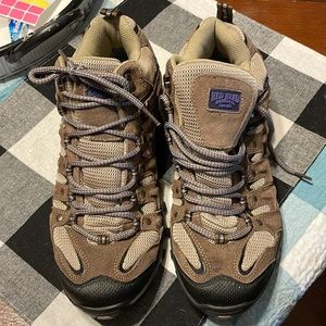 #25 - Like New! Hiking boots by RedHead Sz 10